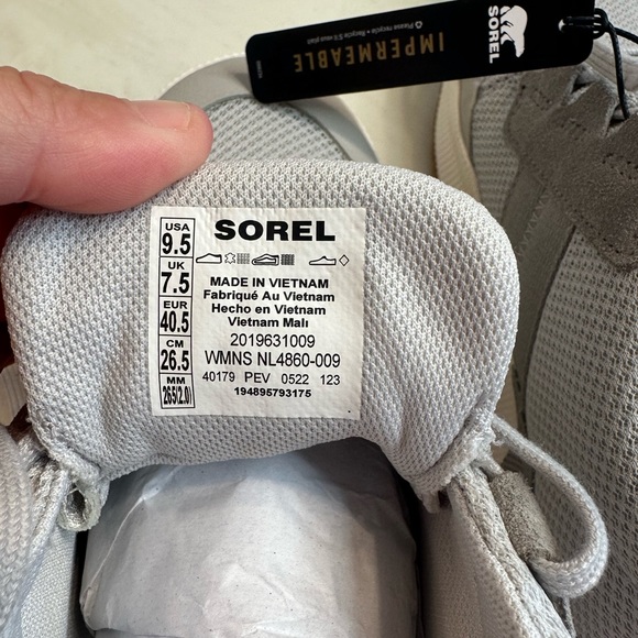 Sorel Women's Out N About III Low Sneaker - Moonstone/Dove 9.5 - Picture 5 of 8